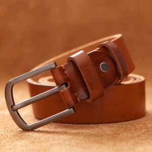 Photo d'une ceinture marron en cuir de vache pour hommes