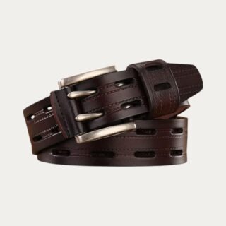 Ceinture américaine homme boucle double ardillon en cuir fendu, marron enroulée sur elles et présentant leurs boucles chromées sur fond uni.