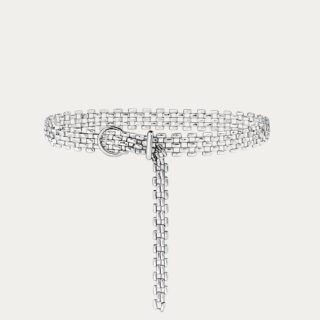 Ceinture pour manteau femme en chaine argentée sur fond uni