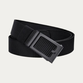 Ceinture sangle homme style militaire élégant avec boucle automatique noire, sangle en toile respirante et design épuré pour un look sobre et structuré.