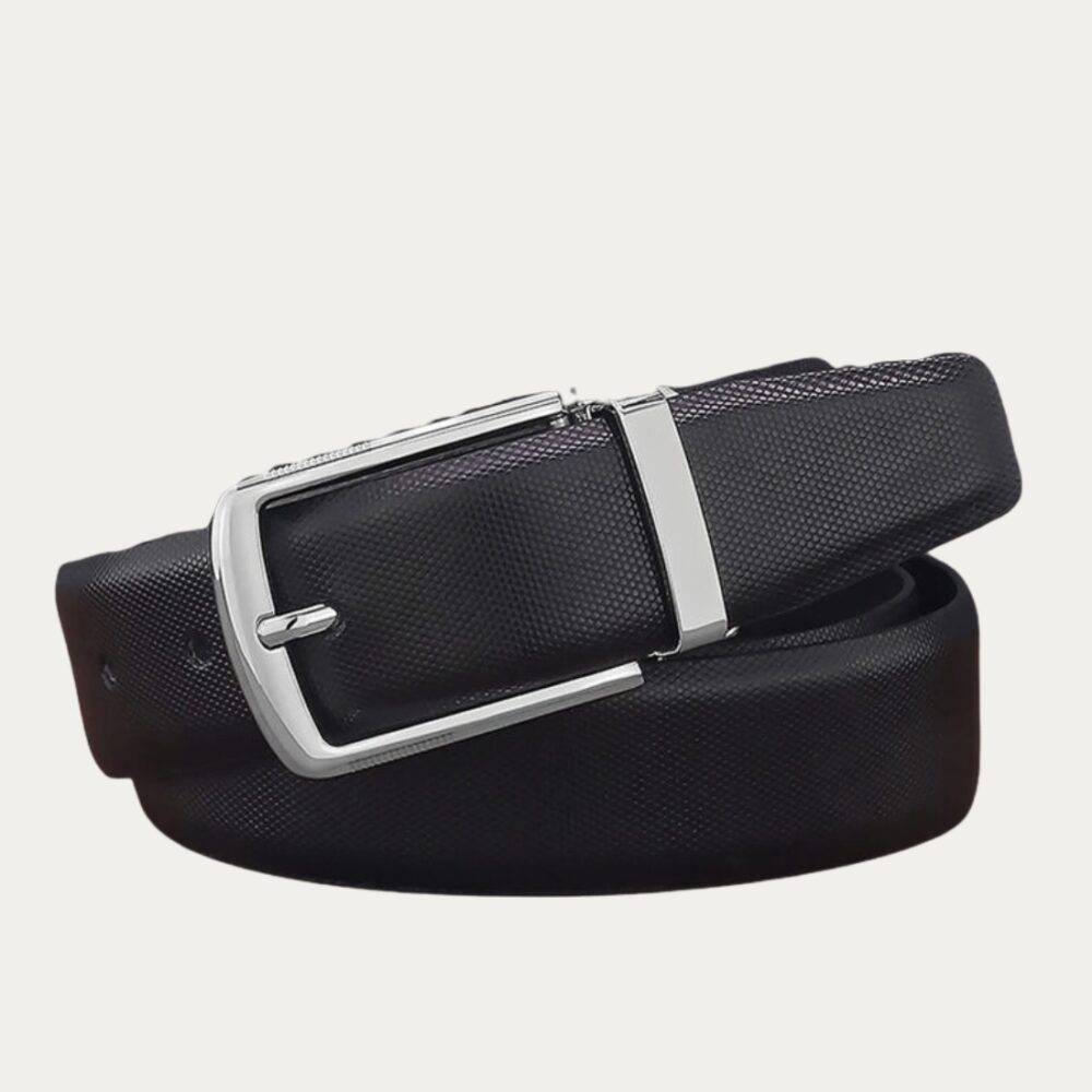 Ceinture homme mariage en cuir finition saffiano noire, sur fond uni